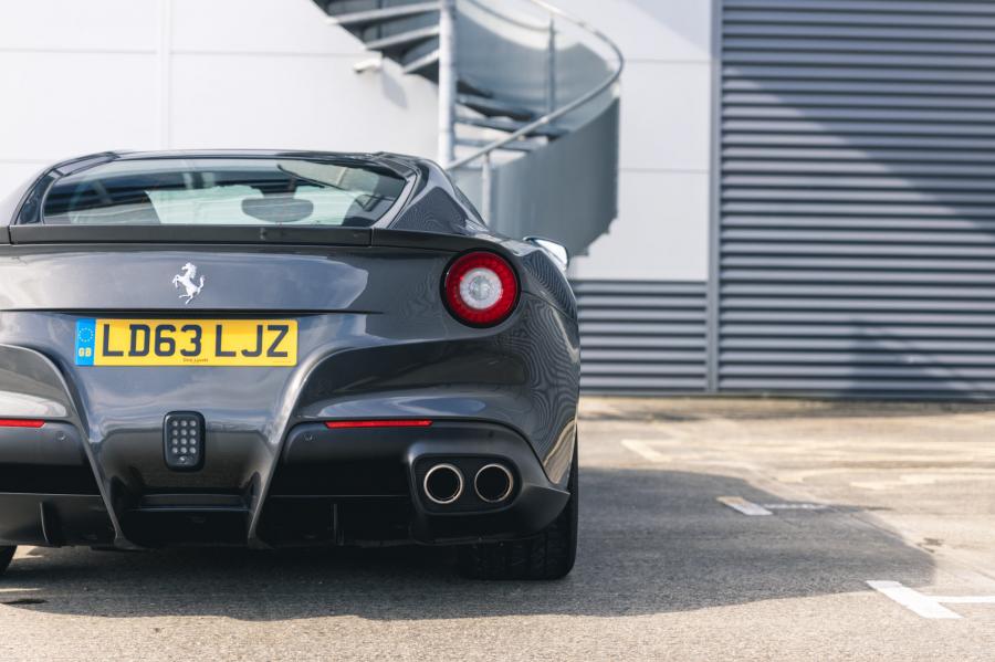 Детали экстерьера Ferrari F12berlinetta 2014 года  (UK) (фото 205 из 276)